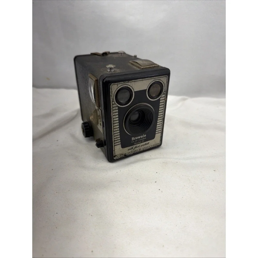Kodak Brownie Six-20 Model D Vintage Camera Made In England Photography Display